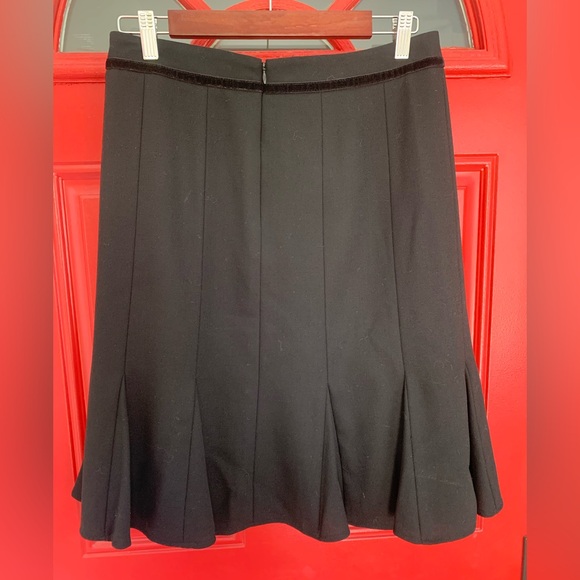 Ann Taylor Loft flared/pleated skirt in black - Picture 2 of 5
